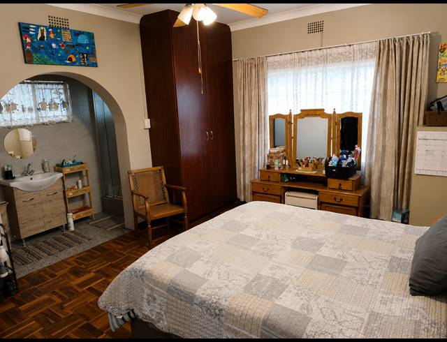 4 BEDROOM HOUSE FOR SALE IN OOS EINDE